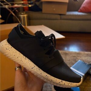 WMNS Adidas Tubular Viral W 'Core Black Core White'